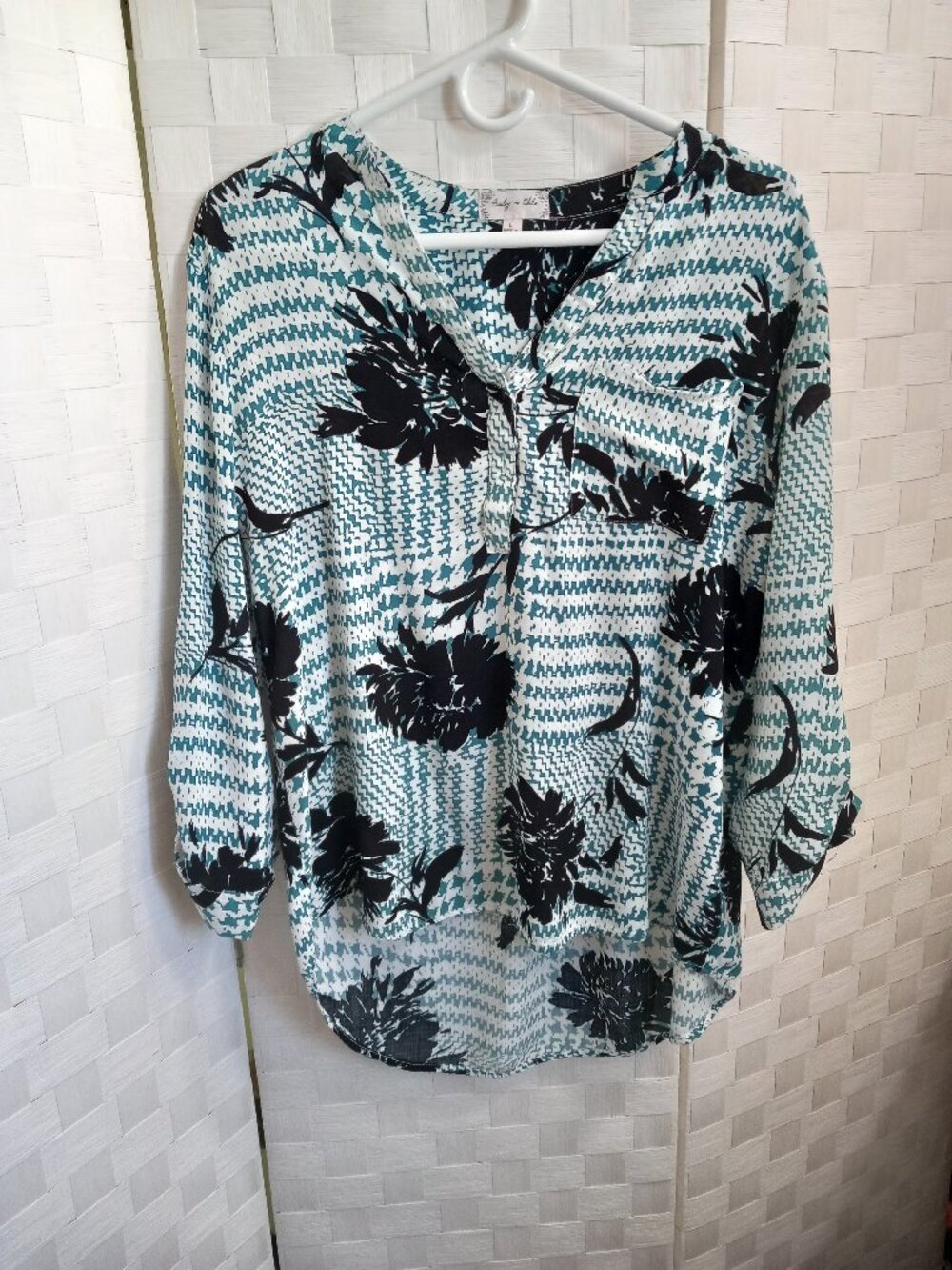 Blouse by Bailey & Chloe size large